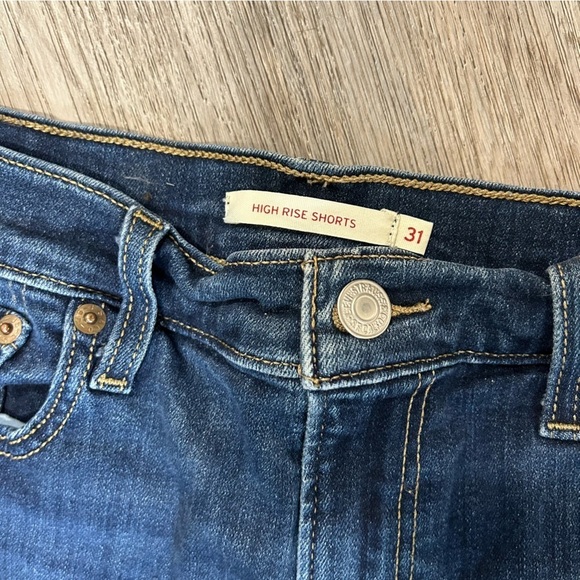 Levis 501 High Rise Short Medium Wash - Picture 5 of 8